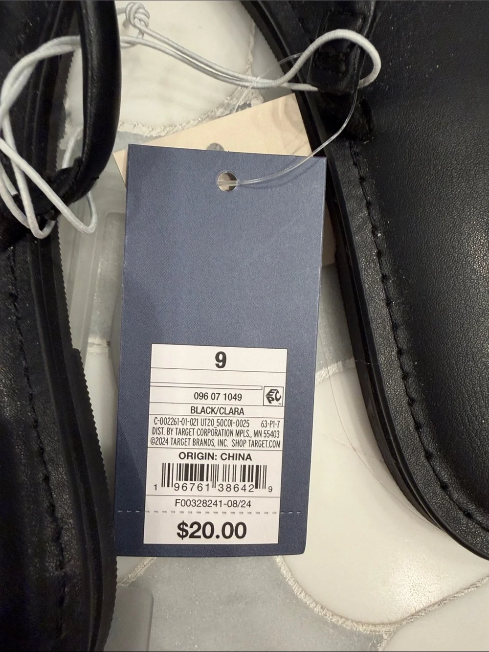 Black Leather Toe-Ring Flat Sandals - Picture 2 of 2